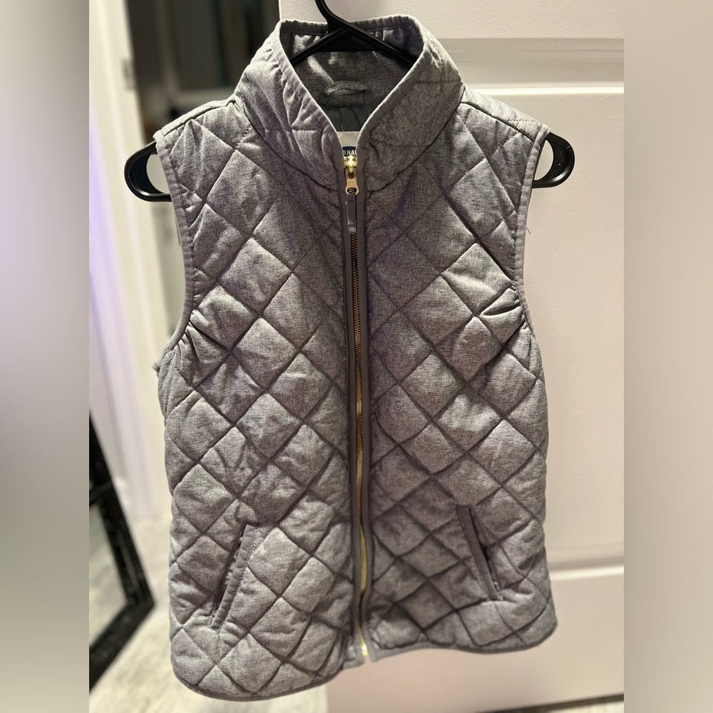 Old Navy Quilted Gray Vest Small